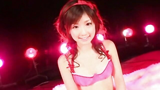 Pornografia sensual sem registo.  Inocência amarrada filme pornô com atriz japonesa à cama parte 2